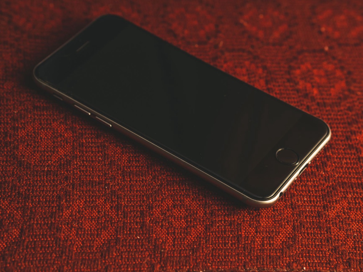 Primer plano de pantalla de smartphone minimalista