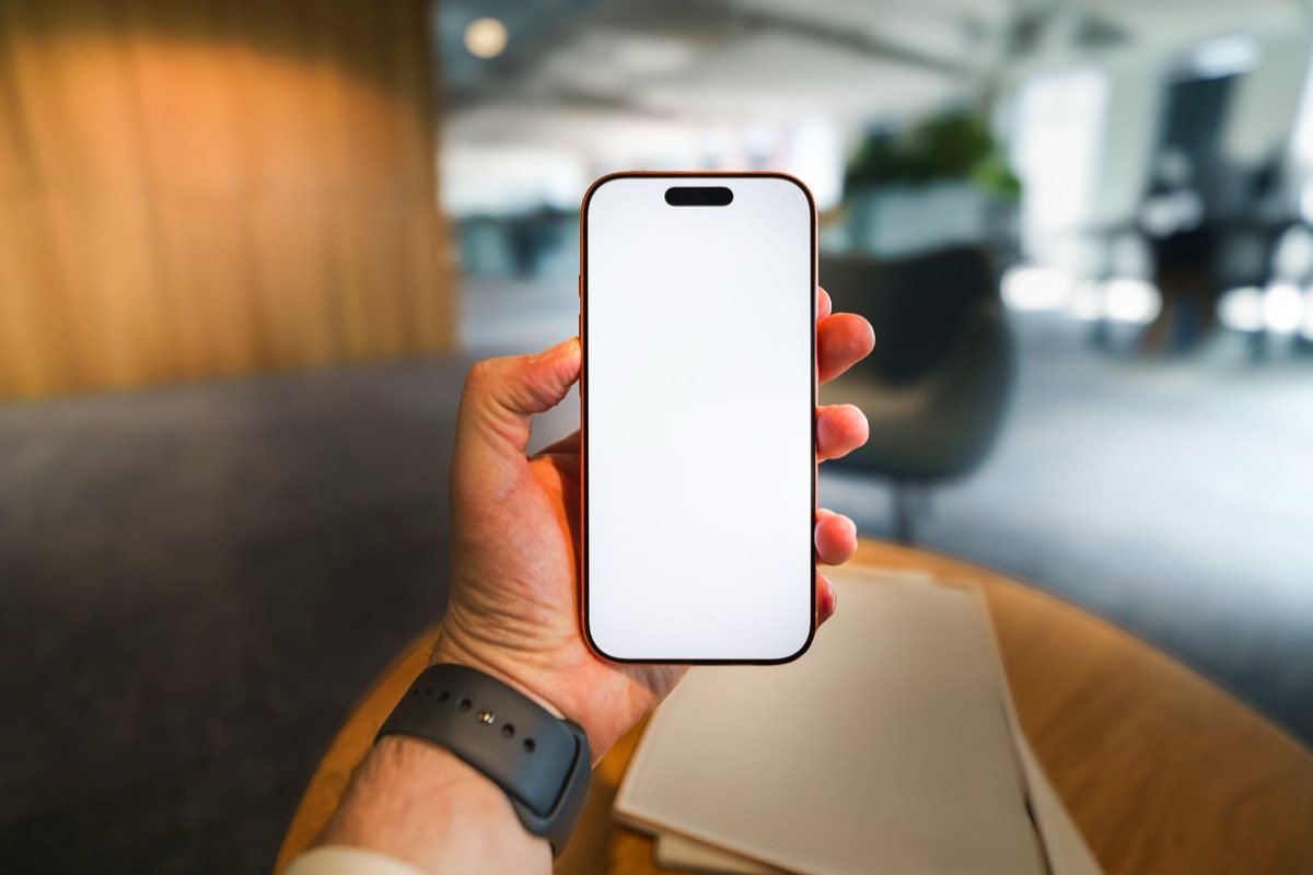 Gros plan d'un écran de smartphone minimaliste