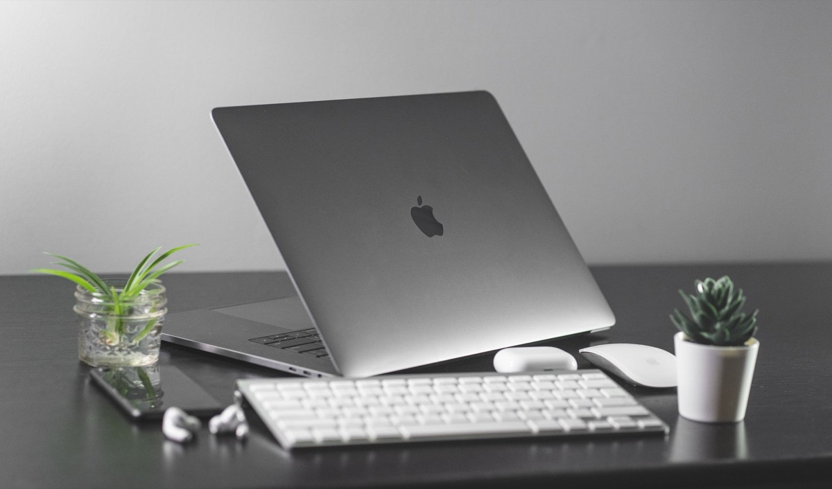 Appleのエコシステムデバイス間で動作するAI統合機能のワークフロー