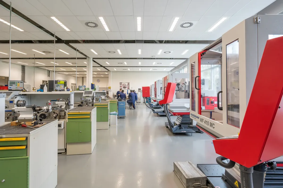 Spacious workshop with state-of-the-art machinery, highlighting industry and technology.
